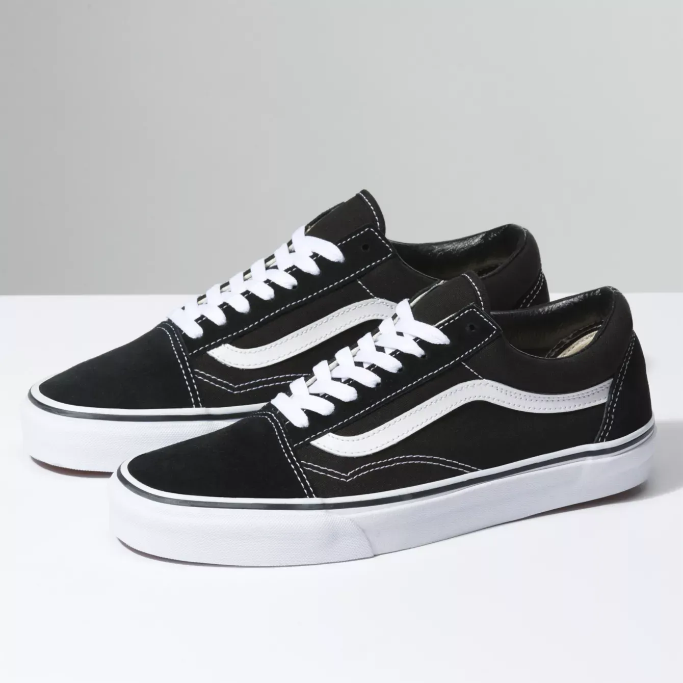 Vans Unisex Old Skool Shoes - Black / White